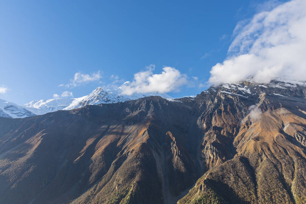 A mesmerizing view of a beautiful mountainous landscape in Nepal - Fotoğraf, Görsel