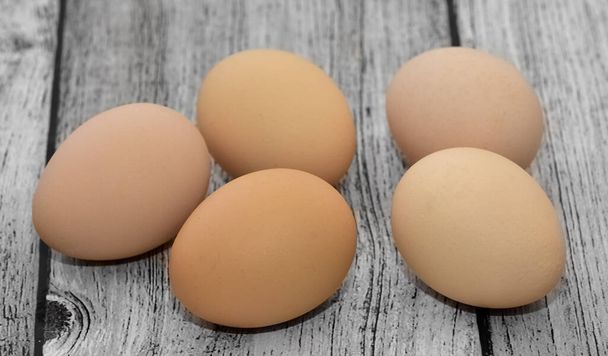 productos animales, huevos de pollo marrón. - Foto, imagen