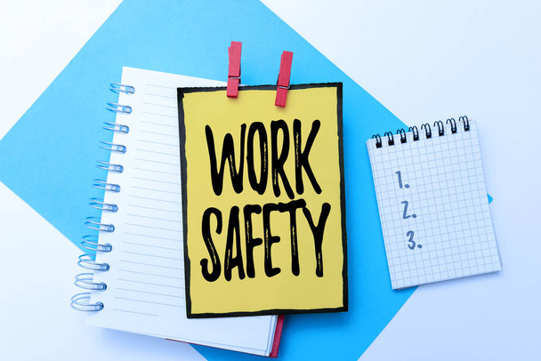 Inspiratie met bord Work Safety. Beleid en procedures voor bedrijfsideeën om de gezondheid van werknemers te waarborgen Kleurrijk Perpectief Positief Denken Creatieve Ideeën en Inspiraties - Foto, afbeelding