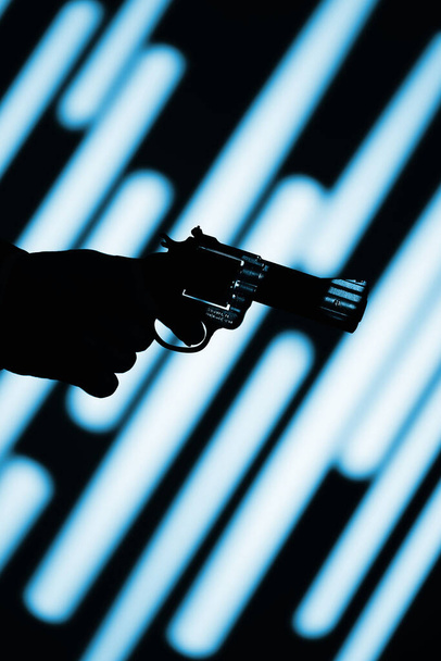 Detective maschio spia pistola pistola pistola giallo thriller libro copertina disegno foto. - Foto, immagini