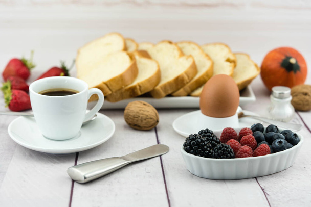 Śniadanie z jajkiem i kawą - Zdjęcie, obraz