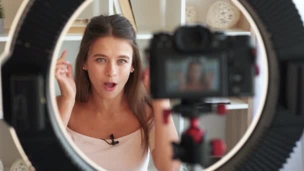 beauty blogger female influencer video record - Filmati, video