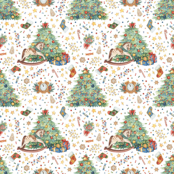 Handgetekend kerstpatroon met een versierde kerstboom, geschenkdozen, bloemenslingers, kerstsokken en snoepjes. Heldere naadloze aquarelachtergrond voor inpakpapier, stoffen en design. - Foto, afbeelding