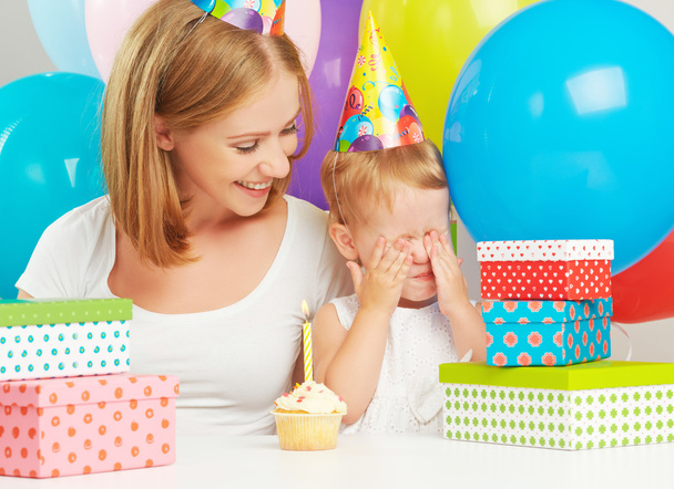 children's birthday. mom, baby daughter, balloons, cake, gifts - Фото, изображение
