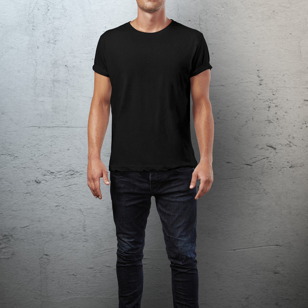 Man in black t-shirt - Foto, afbeelding