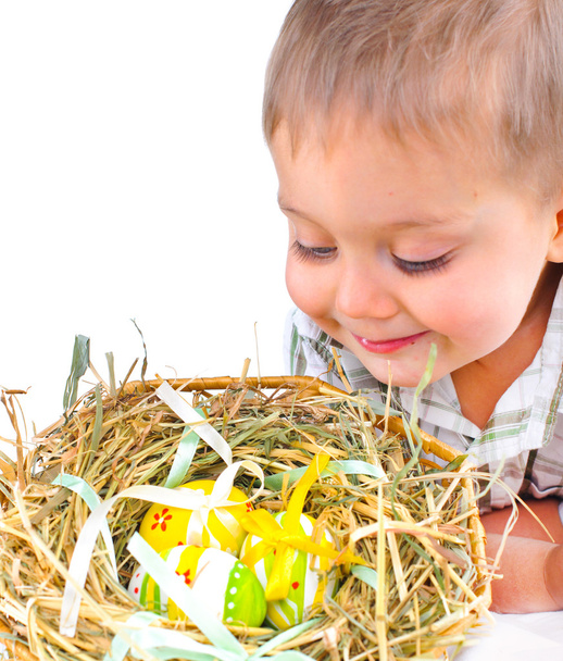 Little boy with easter eggs in basket - Foto, immagini