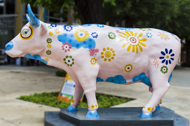 mesterséges tehén virágok színes festés - Fotó, kép