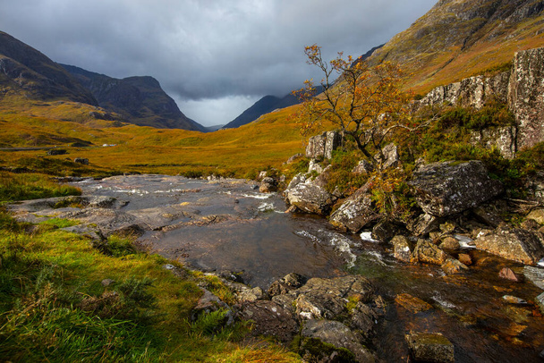 A view of the breathtaking Glencoe valley in the Scottish Highlands, UK. - Foto, afbeelding