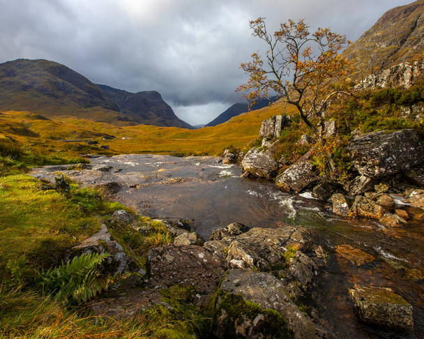 A view of the breathtaking Glencoe valley in the Scottish Highlands, UK. - Foto, afbeelding