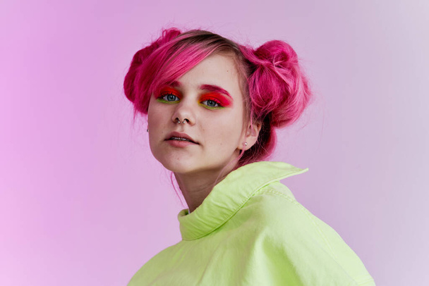 fashionable woman pink hair posing fashion clothes lifestyle fun design - Foto, immagini