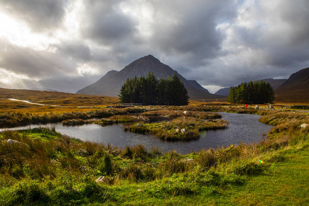 The picturesque view towards the imposing Buachaille Etive Mor, in the Glen Etive area of Glencoe in the Highlands in Scotland, UK. - Foto, afbeelding