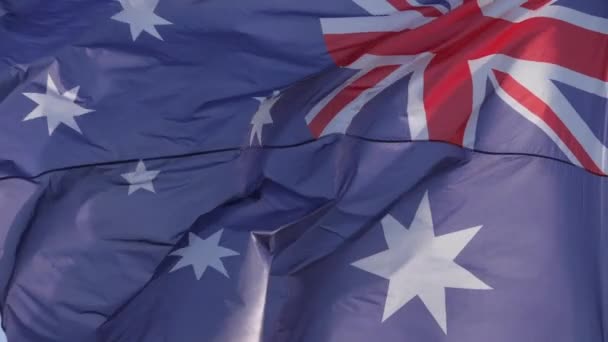Η εθνική σημαία της Αυστραλίας κυματίζει στον άνεμο. - Πλάνα, βίντεο