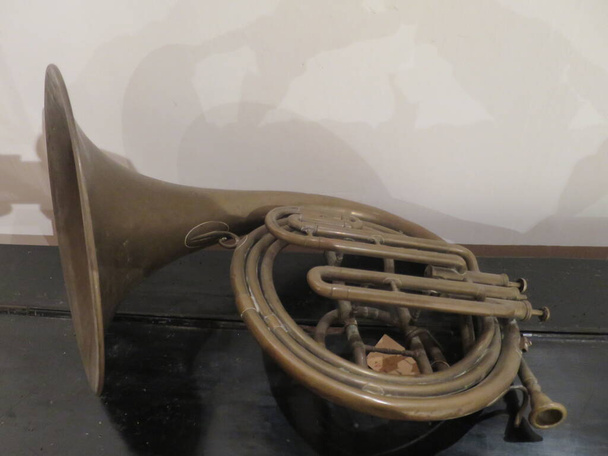 vecchio strumento di musica trombone - Foto, immagini