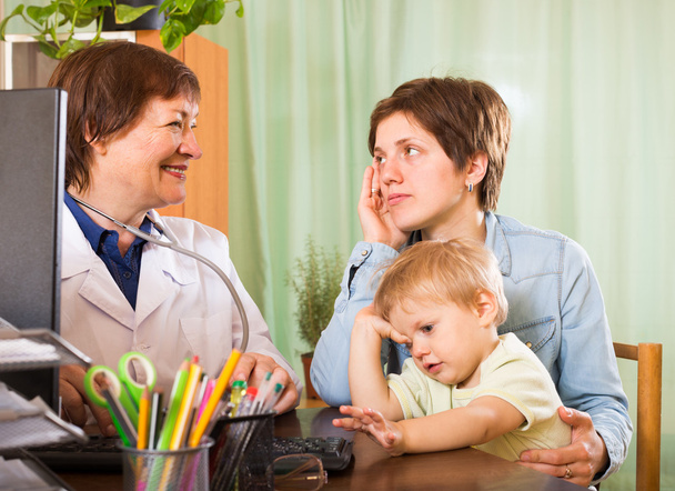 doctor talking with mother of baby   - Fotó, kép