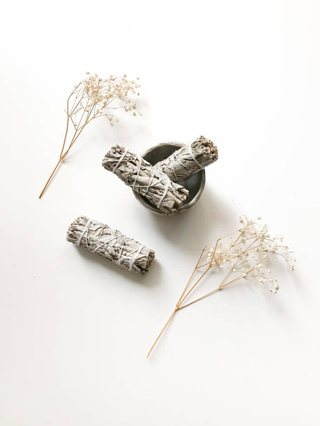 california white sage, beautiful layout and top view, incense and dried flowers on a white background - Foto, afbeelding