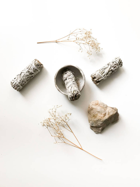 bunches of white California sage on a white background, minimalism and a place for text. sacred incense, aromatherapy and meditation - Φωτογραφία, εικόνα