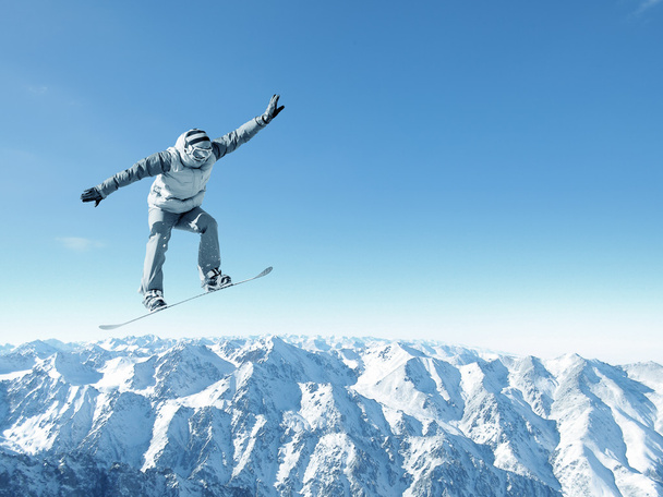 Snowboarder faire du saut
 - Photo, image