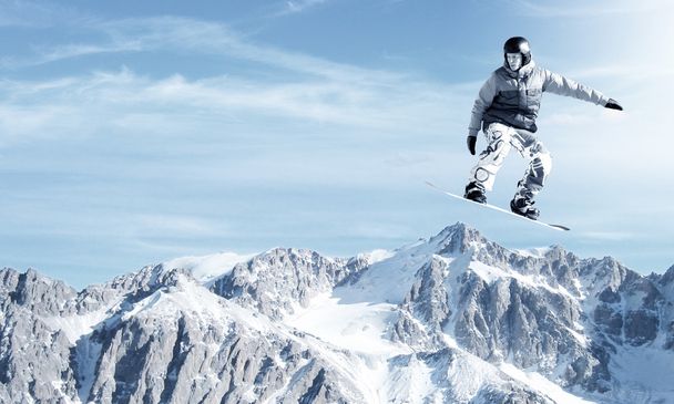 Snowboarder macht Sprung - Foto, Bild