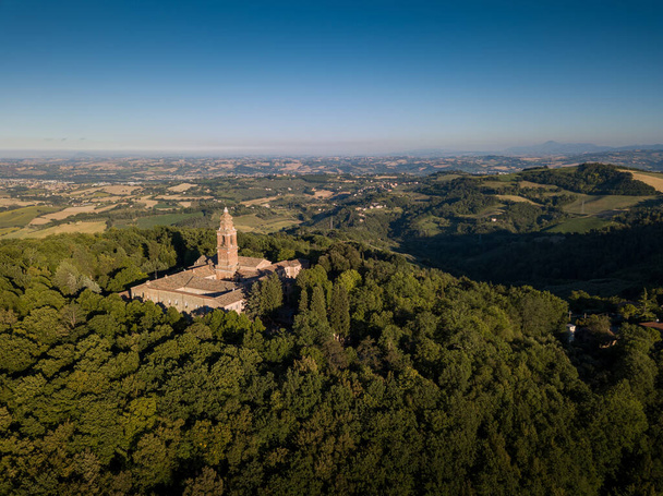 An aerial view of the sanctuary of Beato Sante in Mombaroccio on the hills of Pesaro Marche, Italy - 写真・画像