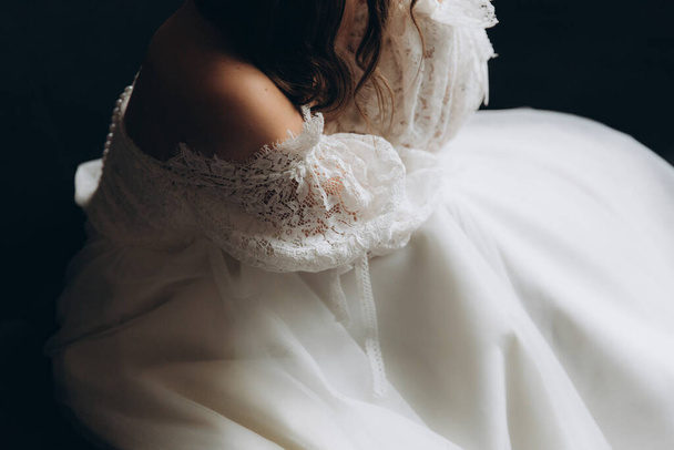 Close-up wedding details, hands, hugs, rings, wedding dress, lace, fingers, body - Φωτογραφία, εικόνα
