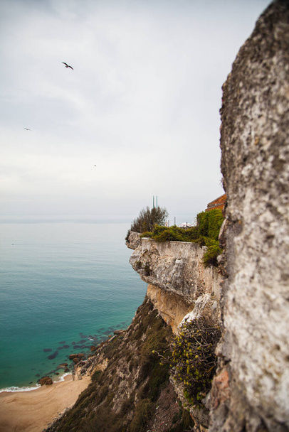 Каміння над Атлантичним океаном, Назаре, Португалія - Фото, зображення