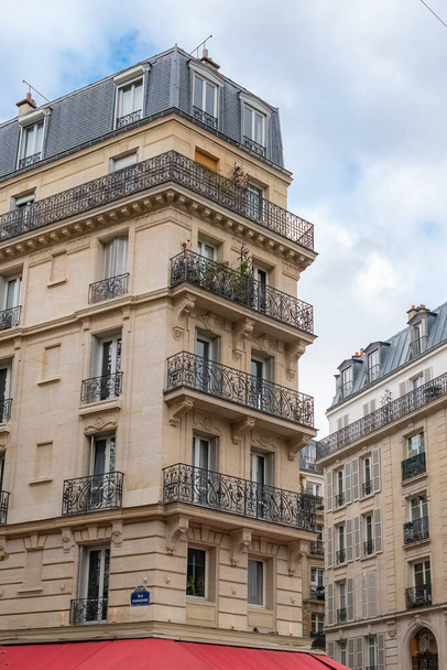 Παρίσι, όμορφα κτίρια, rue Faidherbe στην περιοχή 11e - Φωτογραφία, εικόνα