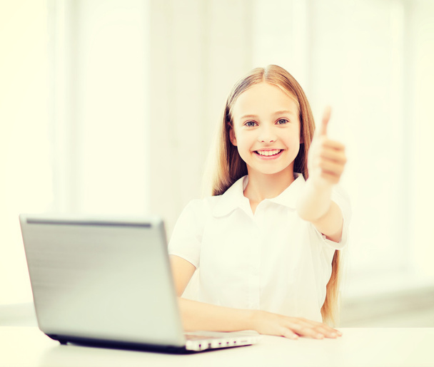 girl with laptop pc at school - Foto, Bild