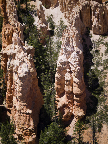 brycecanyon je vzhledem k jeho geologické struktury, zvané hoodoos, vznikla z větru, vody a eroze ledu z řeky a lakebed sedimentární horniny jsou strašidelné a často náladový - Fotografie, Obrázek