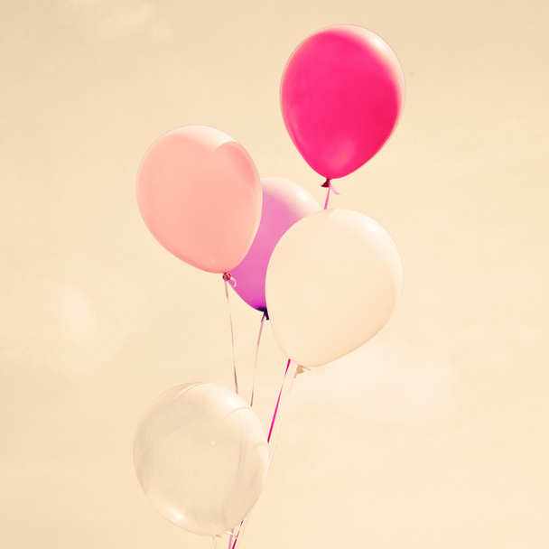 Colorful balloons over vintage sky - Foto, afbeelding