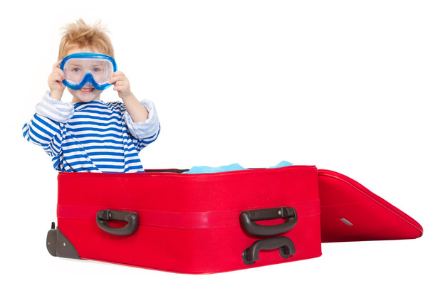 Enfant avec masque de plongée voile dans la valise
 - Photo, image
