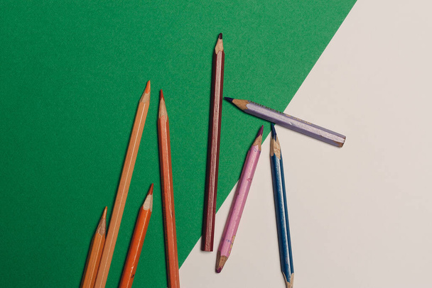 pencils notepads colorful paper office papers design - Foto, imagen