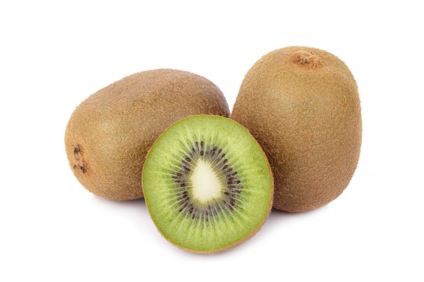 Geschnittene Kiwi-Früchte isoliert auf weißem Hintergrund - Foto, Bild