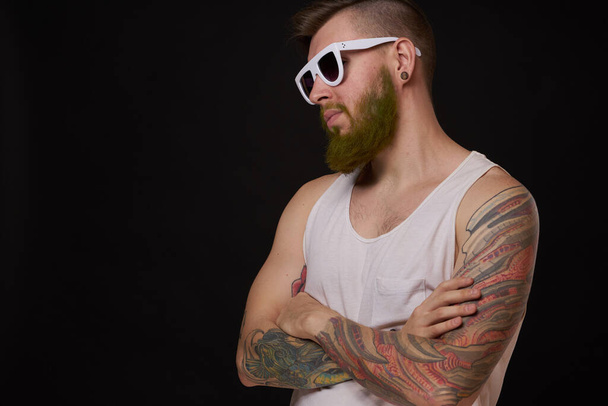 bearded macho man in white t-shirt sunglasses fashion tattoos - Valokuva, kuva