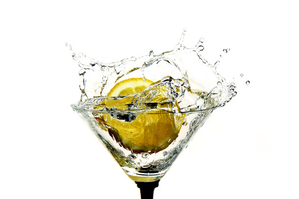 Water crown in cocktail glasses - Foto, imagen