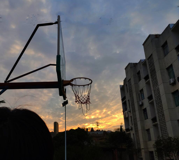 aro de baloncesto en la ciudad - Foto, Imagen