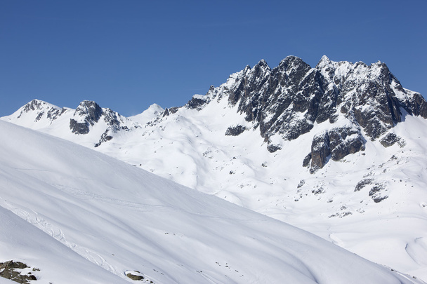 besneeuwde bergtoppen in de Alpen - Foto, afbeelding
