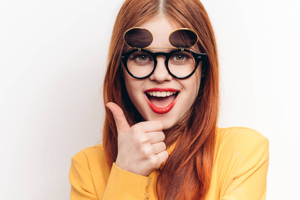 glamorous woman sunglasses red hair light background - Fotoğraf, Görsel