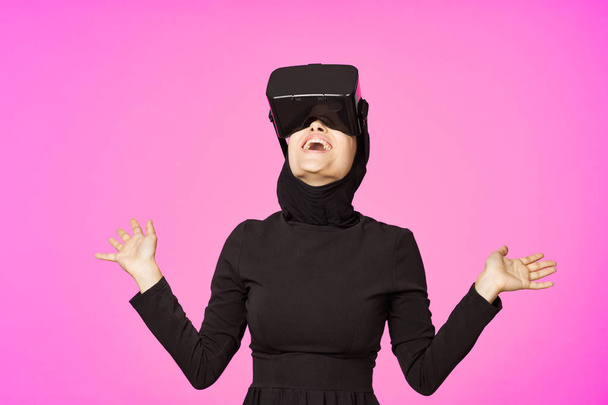 woman in black hijab glasses virtual reality technology movie watching - Foto, Imagem
