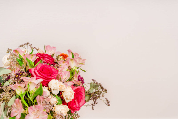 Slavnostní kytici květin k narozeninám nebo ke dni žen - Fotografie, Obrázek