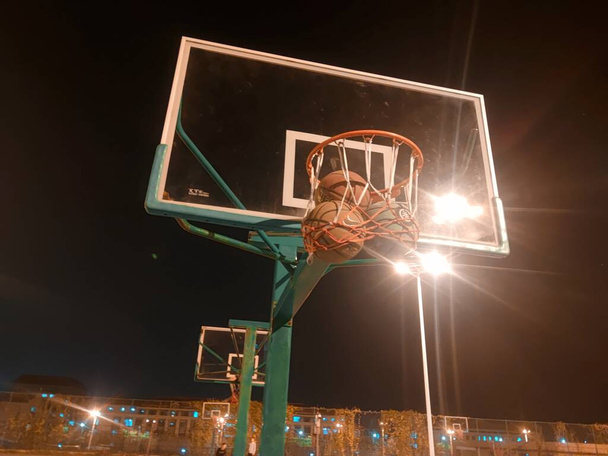 basketball player on the stadium - Zdjęcie, obraz