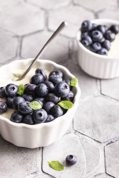 Sweet dessert vanilla panna cotta with blueberries - Φωτογραφία, εικόνα