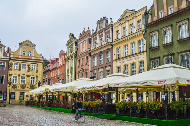POZNAN, POLAND, 27 AUGUST 2018: Old buildings in the Market Squa - Photo, image