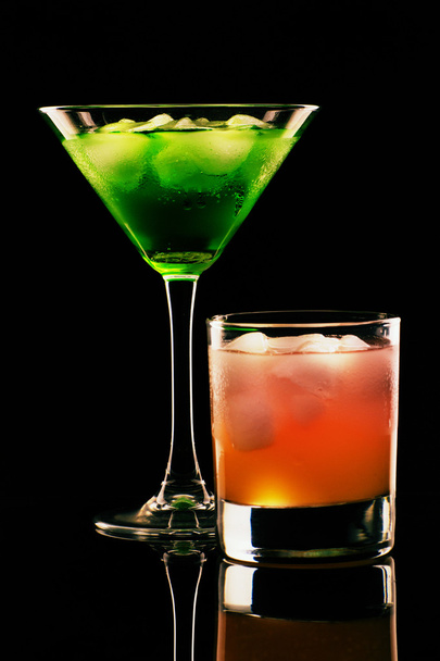 dvě sklenice s koktejly - Fotografie, Obrázek