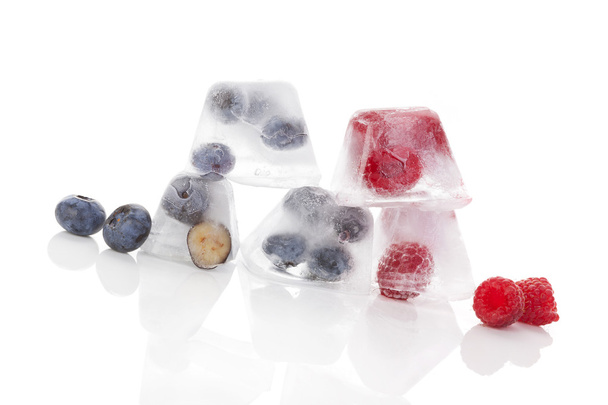 Früchte in Eis eingefroren. - Foto, Bild
