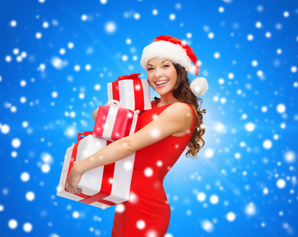 smiling woman in red dress with gift box - Foto, immagini
