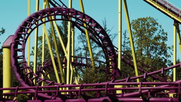 Visitors to amusement park ride a roller coaster. Dead loop attraction - Footage, Video