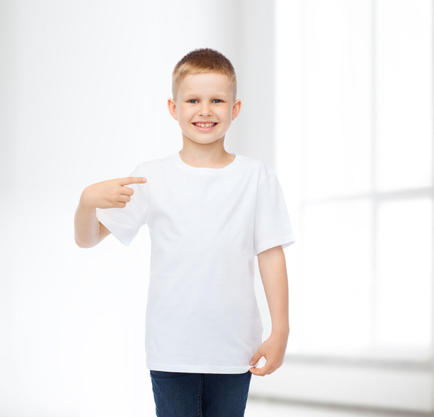 smiling little boy in white blank t-shirt - 写真・画像