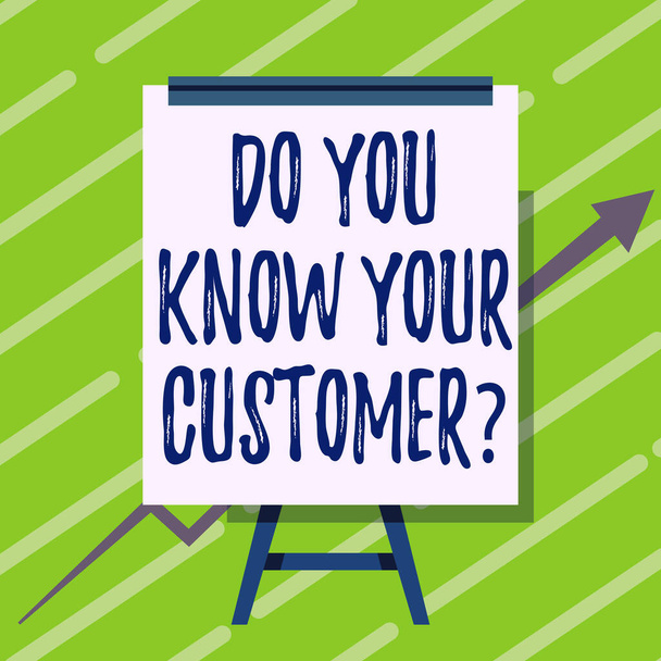 Szöveges felirat bemutatása Do You Know Your Customer Question. Koncepció jelentése szolgáltatás azonosítani ügyfelek vonatkozó információkat Whiteboard rajz nyíllal megy felfelé bemutatása növekvő grafikon. - Fotó, kép