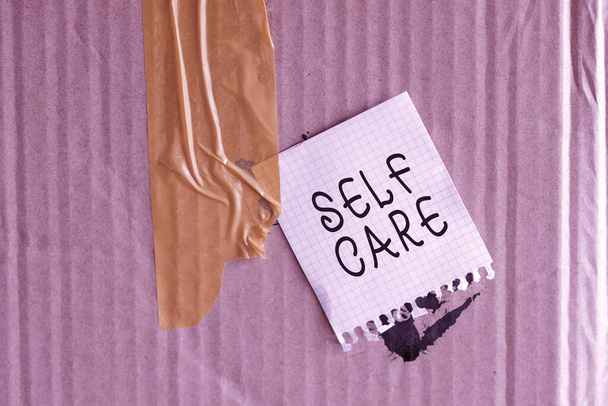 Kirjoitetaan tekstinäytöstä Self Care. Liiketoiminta-ajatus käytäntö ryhtyä toimiin yhden s: n parantamiseksi on oma terveys Ajattelu Uudet kirkkaat ideat Luovuuden ja inspiraation uudistaminen - Valokuva, kuva