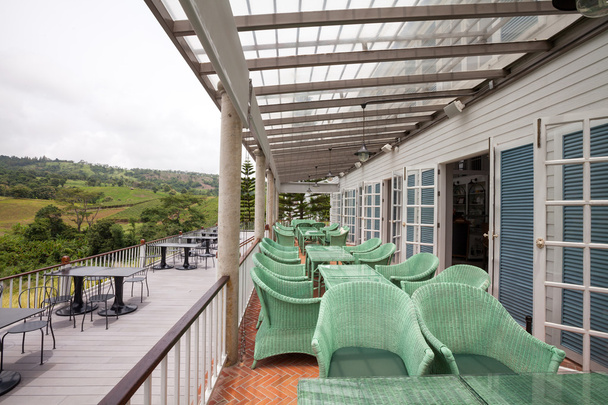 Lounge lindo terraço com vista para a montanha
 - Foto, Imagem